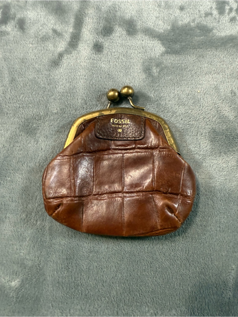Vintage Fossil Brown Leather Brass Frame Kiss Lock Coin Purse